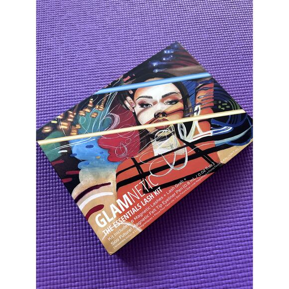 Glamnetic The Essentials Lash Kit: 6 Magnetic Lashes + Lash Grab + Eyeliner Pen - Picture 1 of 5